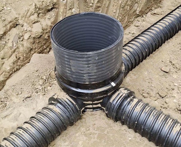 怎么把室內(nèi)的排水管接入塑料檢查井？