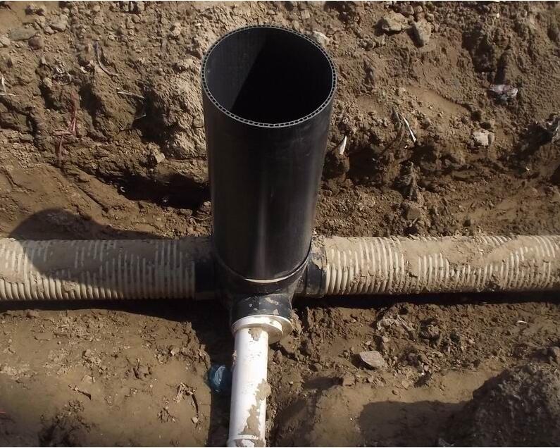 塑料檢查井有高效排水的功能還有導(dǎo)流槽污物，不易滯留堵塞的能力